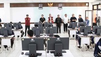Selain meninjau fasilitas, Gus Ipul juga berdialog dengan pengelola sekolah dan tenaga pendidik. Program Sekolah Rakyat sendiri telah berkembang sejak 2025 dengan 166 titik rintisan yang aktif di berbagai daerah.
