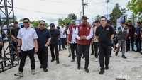 Dalam peninjauan itu, Gus Ipul bersama Wakil Menteri Sosial Agus Jabo mengecek langsung ruang kelas, sarana pembelajaran, serta berbagai fasilitas pendukung lainnya.