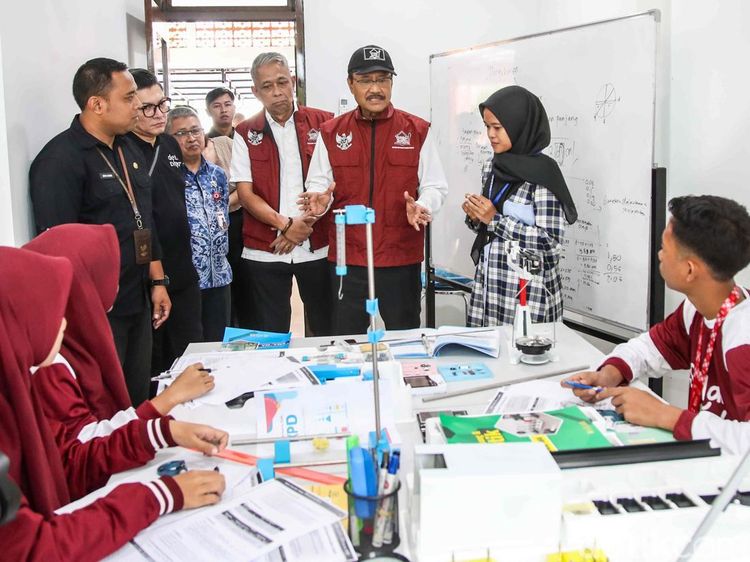 Momen Gus Ipul Tinjau Sekolah Rakyat di Kalsel