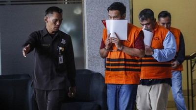 OTT KPK, Pejabat Pajak Kenakan Rompi Tahanan