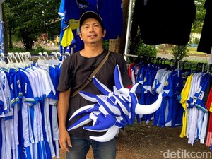 Harapan Pedagang Atribut Persib di Tengah Panasnya El Clasico