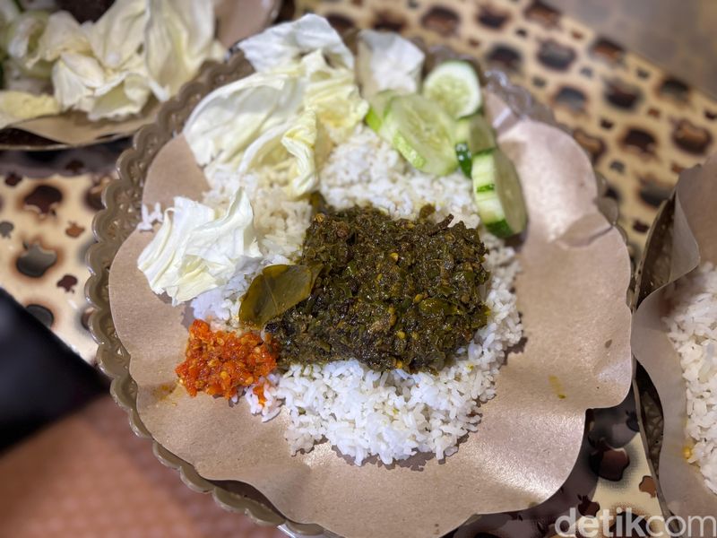 Penjual nasi bebek berusia 102 tahun Penjual nasi bebek berusia 102 tahun.