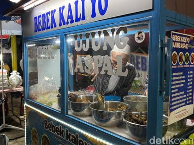 Ini Bebek Goreng Kari Buatan Kakek Berusia 102 Tahun yang Ada di Cengkareng
