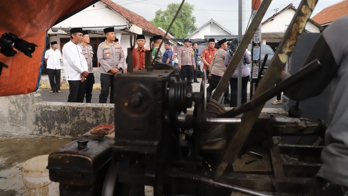 Polres Kediri bangun sumur bor di masjid