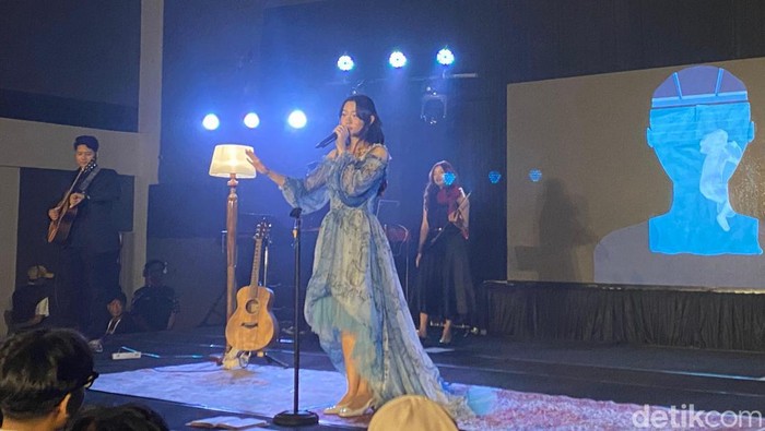Raissa Anggiani Bikin Malang Hangat Lewat Showcase Album Yang Terhormat