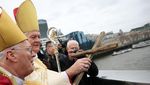 Ritual Sakral di London, Sungai Thames Kembali Diberkati