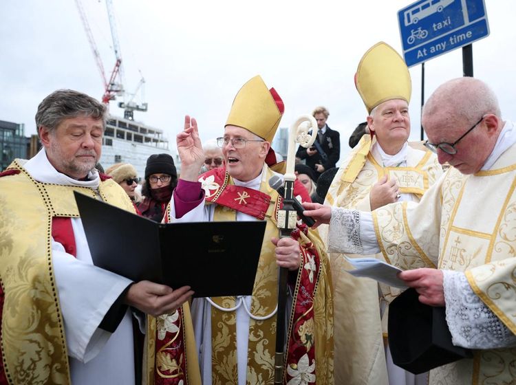 Ritual Sakral di London, Sungai Thames Kembali Diberkati