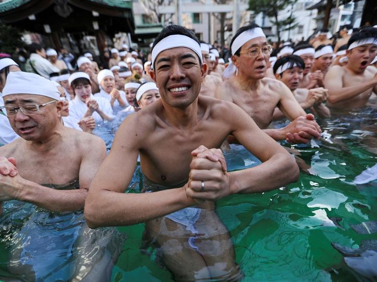 Ritual Unik Tahun Baru, Warga Tokyo Berendam Air Es