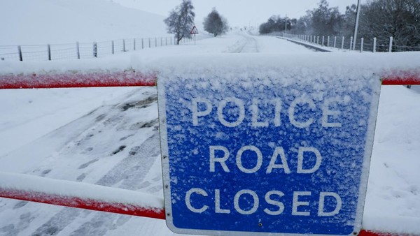 Salju Tebal, Jalan A93 di Glenshee Ditutup