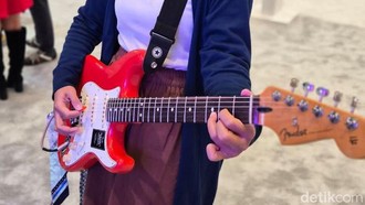 Belajar Gitar di TV Samsung, Pengalaman Unik di Tengah Futuristik CES 2026