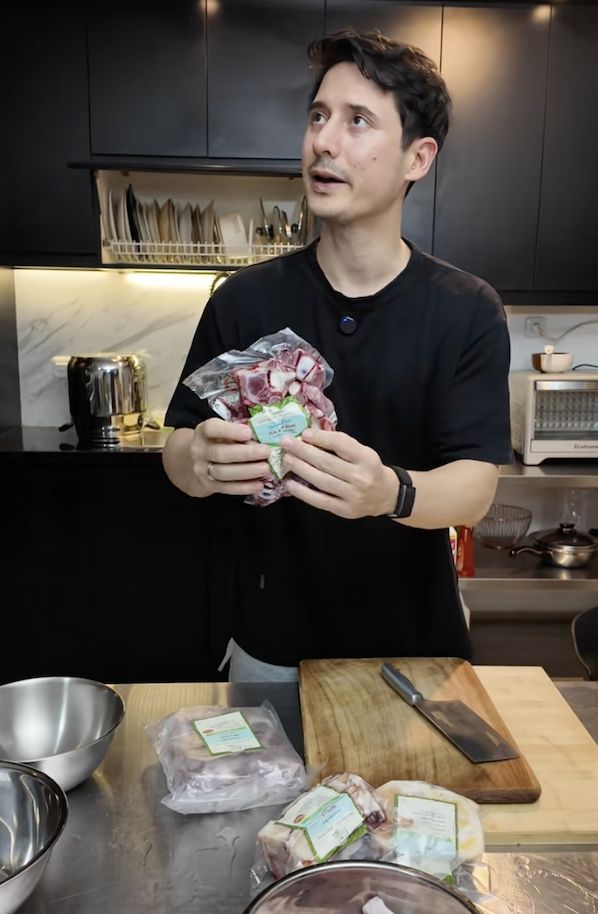 Sayang Istri! Nino Fernandez Bikin Menu 'ASI Booster' Enak Buat Steffi Zamora