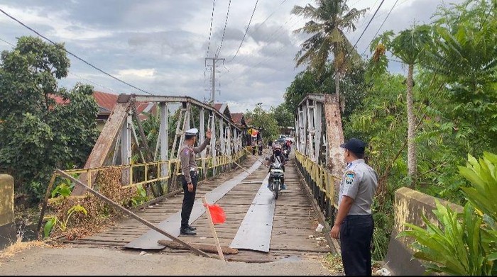 Besi Penyangga Jembatan Cenrana Soppeng Patah, Mobil Dilarang Melintas