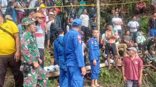 Suasana pencarian korban tenggelam di Objek Wisata Air Terjun Tiwu Pai, Kecamatan Reok Barat, Manggarai, NTT, Minggu (11/1/2026) (Dok. Polsek Reo)