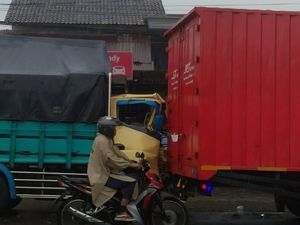 Tabrakan Beruntun di Sewon Bantul, 1 Orang Terjepit Kabin Truk