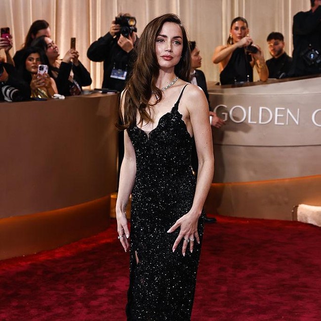Potret Ana de Armas Disebut Aktris Tercantik 2025, Menawan di Golden Globes