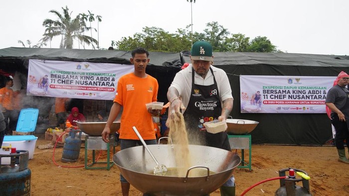 Baznas Bazis Provinsi DKI Jakarta menggandeng influencer kuliner King Abdi dan 12 Chef Nusantara menggelar Ekspedisi Dapur Kemanusiaan bertema 99 ribu porsi harapan untuk Sumatera di Aceh Tamiang.