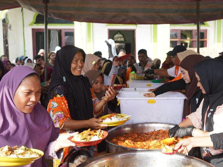 99 Ribu Porsi Makanan Dibagikan untuk Warga Aceh Tamiang