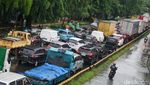 Akses ke Sunter Ditutup, Lalu Lintas Perintis Kemerdekaan Tersendat
