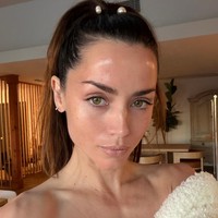 Begini penampilannya saat bersiap-siap untuk ajang penghargaan prestis Golden Globes. Foto: Instagram @thebeautysandwich