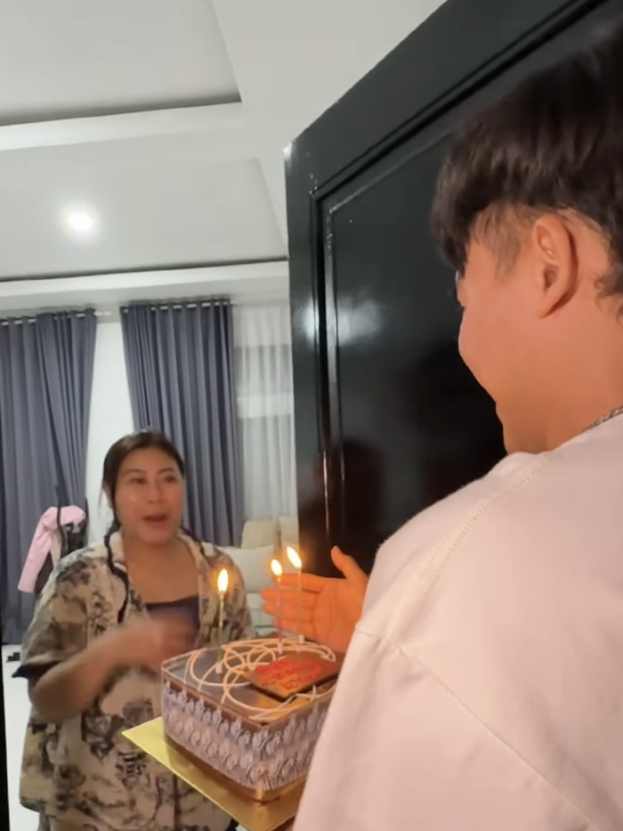 Tangis Haru Boiyen saat Ultah, Peluk Erat Anwar BAB