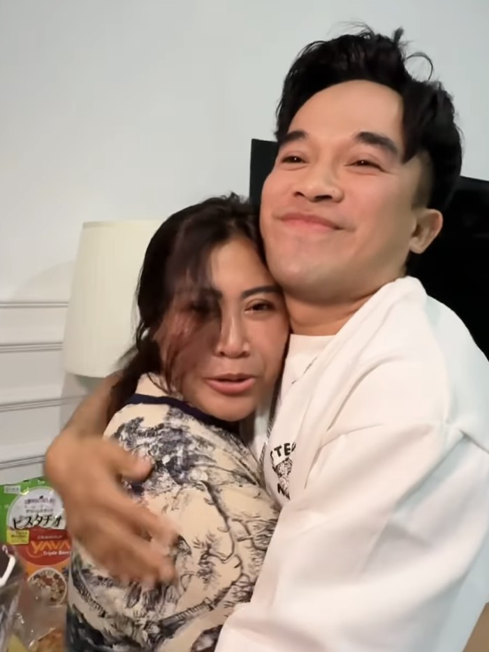 Tangis Haru Boiyen saat Ultah, Peluk Erat Anwar BAB