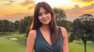 Aurelie menyebut sosok di masa lalunya masih memantau hidupnya sampai sekarang. Foto: Instagram @aurelie