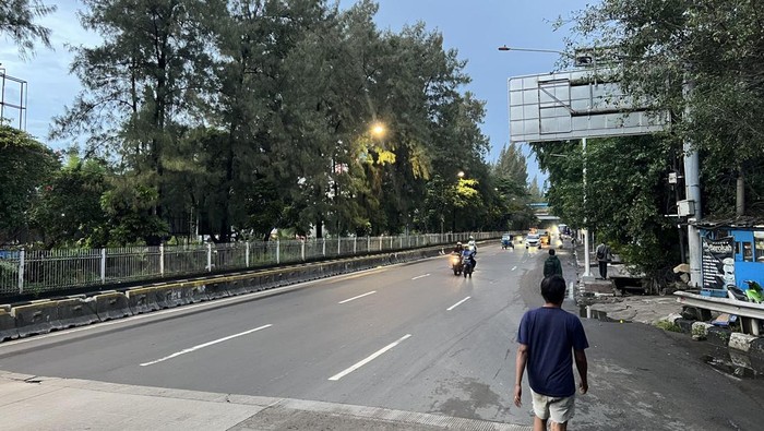 Banjir di Jalan Jembatan Tiga Jakut Surut, Lalin Normal Kembali