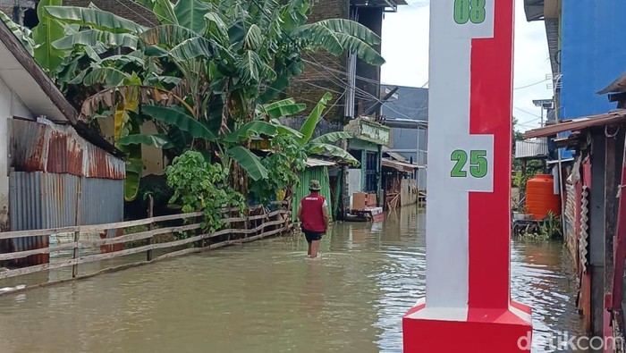 Banjir di Kelurahan Katimbang, Kecamatan Biringkanaya, Makassar, belum juga surut.