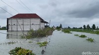 Meski telah berlangsung hampir dua bulan. Bahkan, ketinggian air dilaporkan terus bertambah.