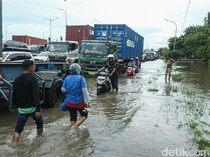 Banjir Lumpuhkan Jalan Cakung-Cilincing, Truk Terjebak Macet hingga 8 Jam