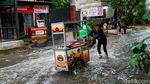 Banjir Rendam Jalan Raya Jagakarsa, Lalu Lintas Tersendat