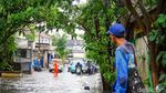 Banjir Rendam Jalan Raya Jagakarsa, Lalu Lintas Tersendat