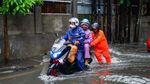 Banjir Rendam Jalan Raya Jagakarsa, Lalu Lintas Tersendat