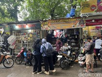 Cerita Tukang Bengkel di Jakut Raup Untung Saat Banjir Melanda