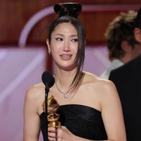 EJAE Nangis Terima Piala Golden Globes 2026, Kenang Gagal Jadi Idol KPop