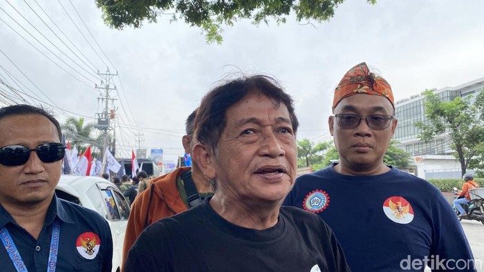 Eks karyawan Sritex demo di Pengadilan Negeri Semarang, Kecamatan Semarang Barat, Kota Semarang, Senin (12/1/2026). Mereka menuntut pesangon yang tak kunjung cair.