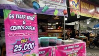 Nama warungnya Es Teler Teko Belibet 55. Lokasinya di Pasar JB 2, Cengkareng, dan buka setiap hari mulai pukul 16.00 WIB. Foto: detikcom/Riska Fitria