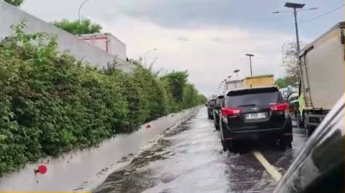 Masih Ada Genangan di Tol Sedyatmo Arah Bandara Soetta, Lalin Padat