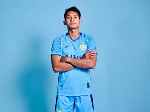 Hendro Siswanto, Penyelamat Persela di Tengah Krisis Lini Belakang