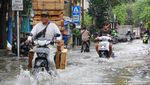 Hujan Reda, Banjir Masih Menggenang di Permukiman Pademangan Timur