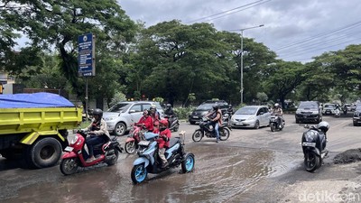 Potret Jalan Perintis Kemerdekaan Makassar Baru Diaspal Tapi Sudah Rusak