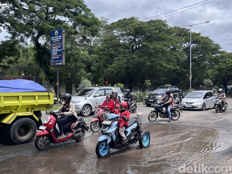 Potret Jalan Perintis Kemerdekaan Makassar Baru Diaspal Tapi Sudah Rusak
