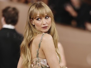 Jennifer Lawrence Ungkap Kalah Casting dari Margot Robbie karena Kurang Cantik