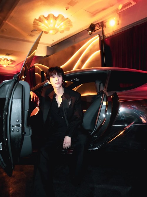 Joshua SEVENTEEN menghadiri 83rd Golden Globe Awards pada Minggu (11/1/2026) di The Beverly Hills Hotel.