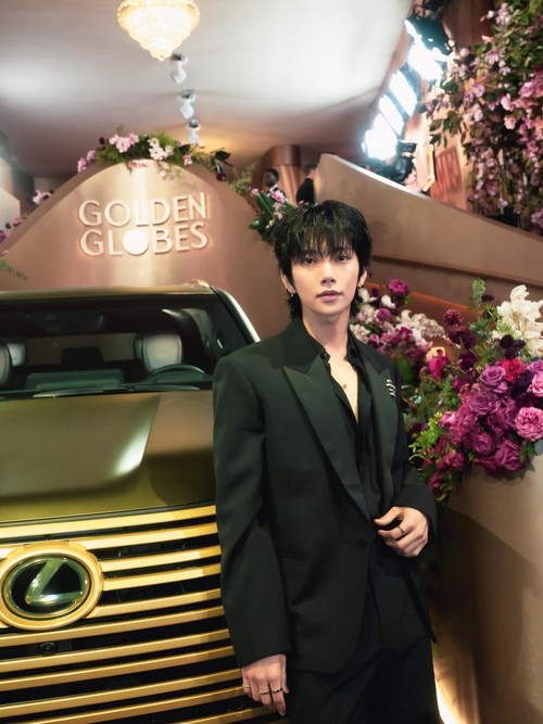 Joshua SEVENTEEN menghadiri 83rd Golden Globe Awards pada Minggu (11/1/2026) di The Beverly Hills Hotel.