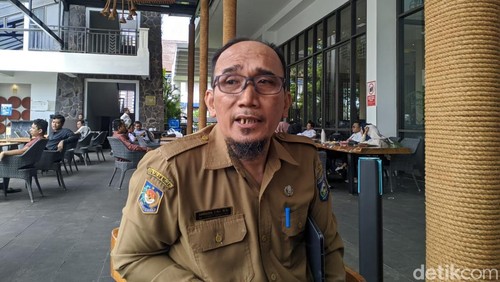 Kepala Dinas Energi dan Sumber Daya Mineral (ESDM) NTB Syamsudin. (Foto: Ahmad Viqi/detikBali).