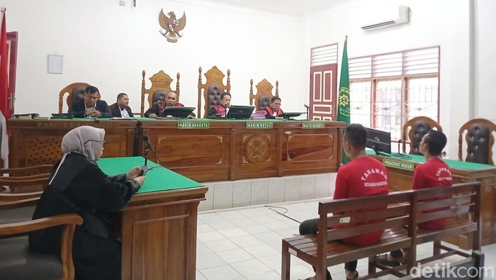 2 Terdakwa Pencuri HP-Uang Sopir Truk Divonis 3 Tahun Penjara