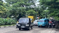 Kemacetan dilaporkan kerap terjadi imbas Jalan Perintis Kemerdekaan Makassar yang kembali mengalami kerusakan.