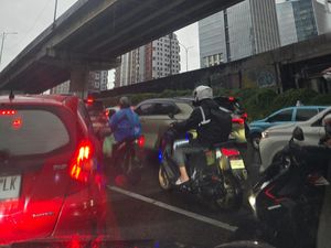 Jalanan Makin Macet Saat Hujan, Pramono Imbau Warga Naik Transportasi Umum