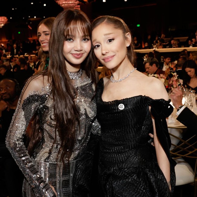 Gaya Lisa BLACKPINK di Panggung Golden Globes 2026, Reuni Bareng Ariana Grande